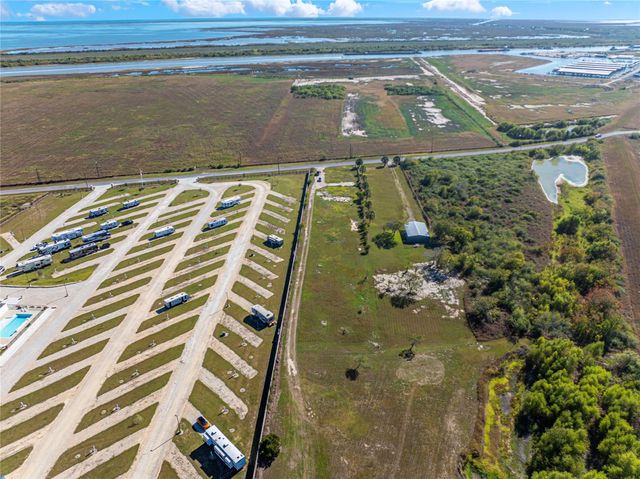 399 S Gulf Rd, Matagorda, TX 77457
