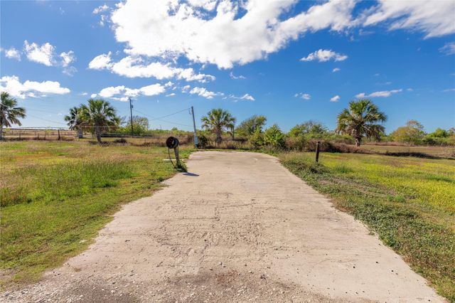 399 S Gulf Rd, Matagorda, TX 77457