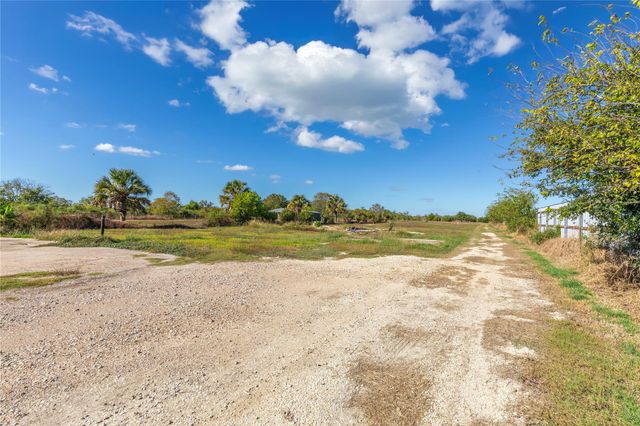 399 S Gulf Rd, Matagorda, TX 77457