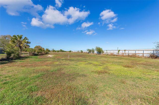 399 S Gulf Rd, Matagorda, TX 77457