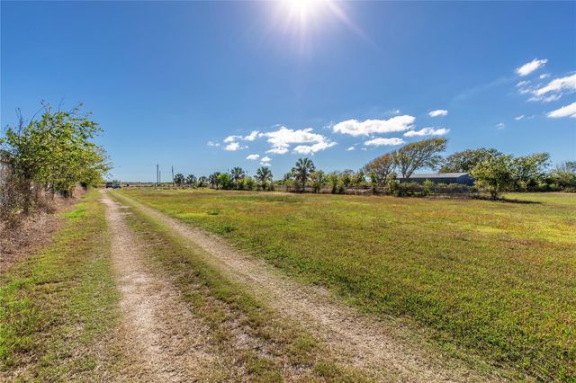 399 S Gulf Rd, Matagorda, TX 77457