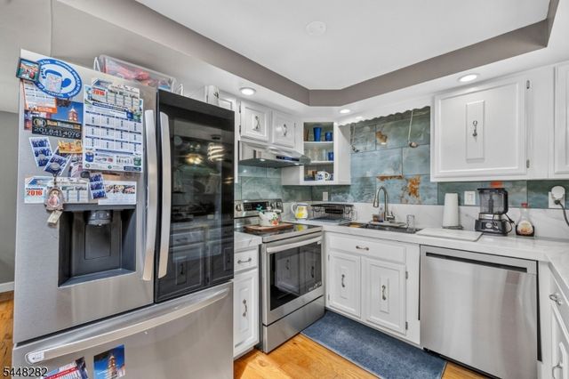 102 Meadow Rd, Hampton Twp., NJ 07860