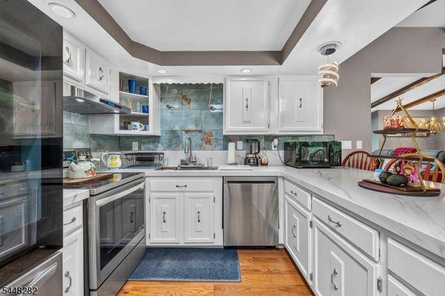 102 Meadow Rd, Hampton Twp., NJ 07860