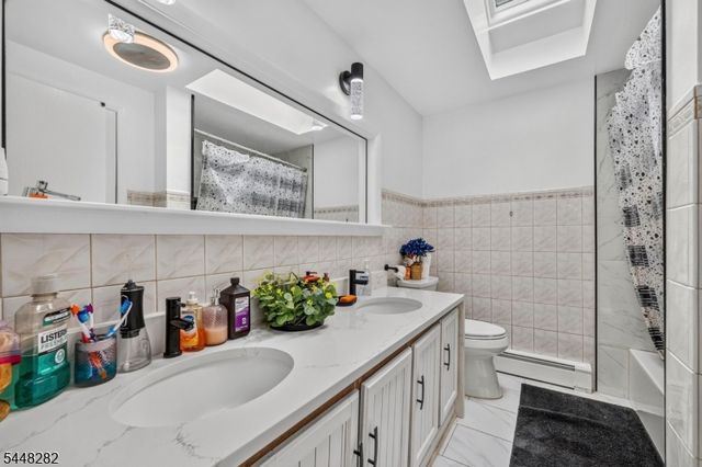 102 Meadow Rd, Hampton Twp., NJ 07860