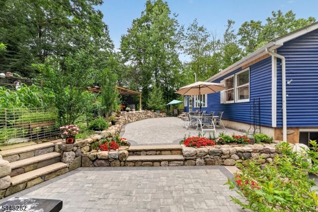 102 Meadow Rd, Hampton Twp., NJ 07860