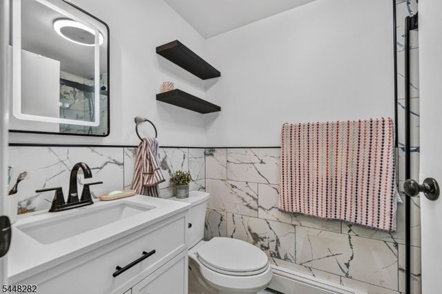 102 Meadow Rd, Hampton Twp., NJ 07860