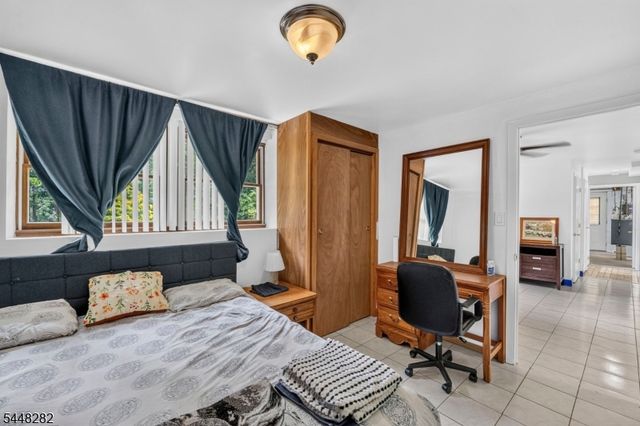 102 Meadow Rd, Hampton Twp., NJ 07860