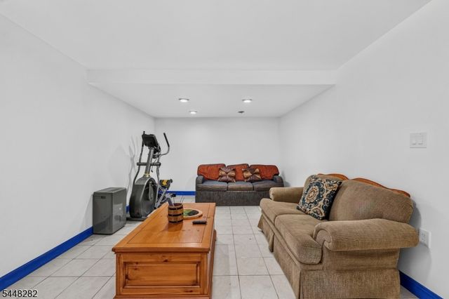102 Meadow Rd, Hampton Twp., NJ 07860