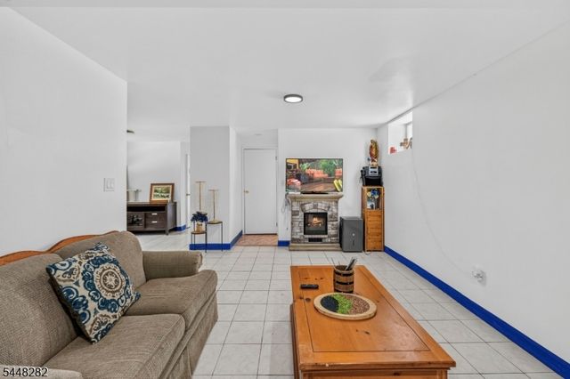 102 Meadow Rd, Hampton Twp., NJ 07860