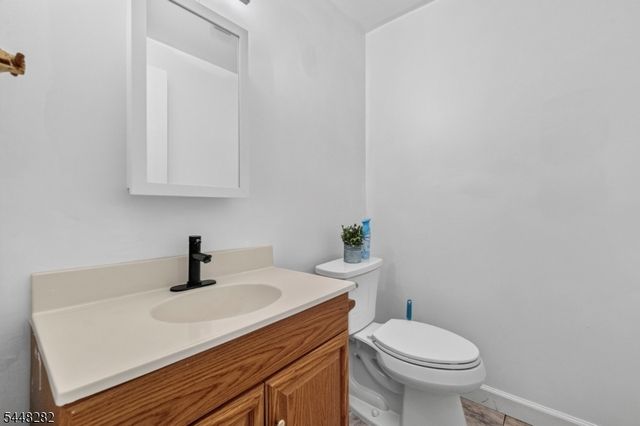 102 Meadow Rd, Hampton Twp., NJ 07860