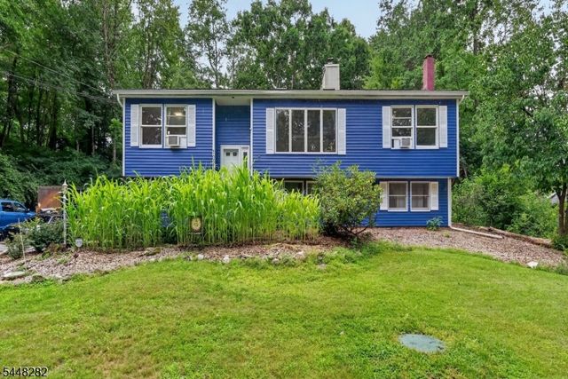 102 Meadow Rd, Hampton Twp., NJ 07860