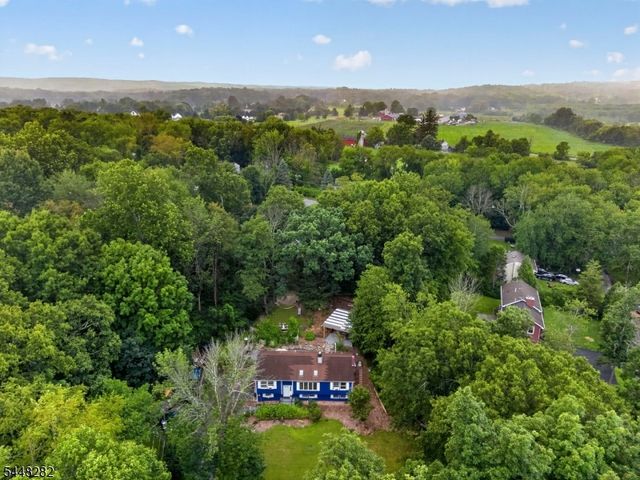 102 Meadow Rd, Hampton Twp., NJ 07860