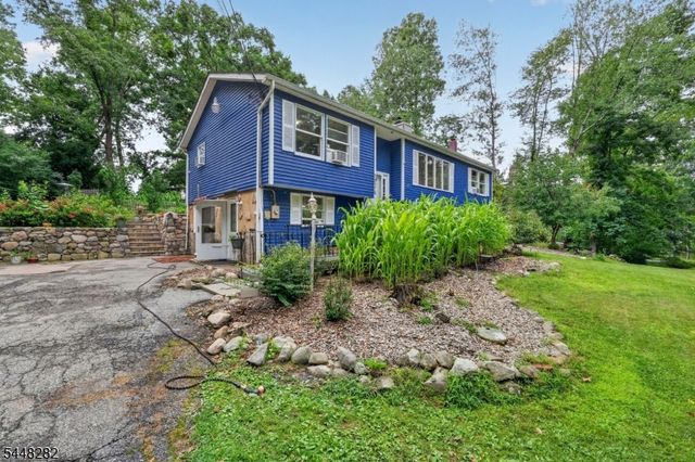 102 Meadow Rd, Hampton Twp., NJ 07860