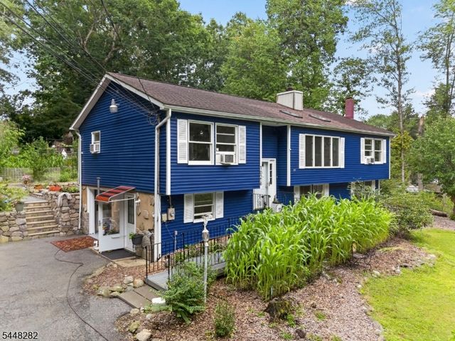 102 Meadow Rd, Hampton Twp., NJ 07860