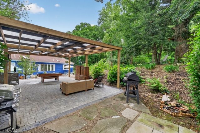 102 Meadow Rd, Hampton Twp., NJ 07860