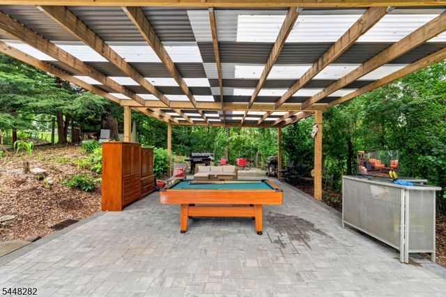 102 Meadow Rd, Hampton Twp., NJ 07860