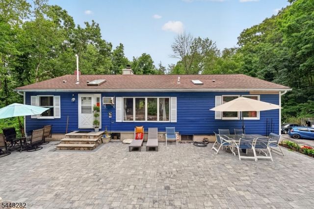 102 Meadow Rd, Hampton Twp., NJ 07860