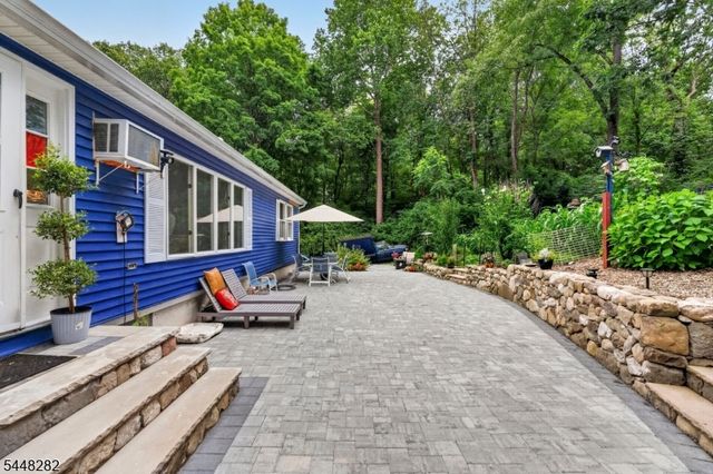 102 Meadow Rd, Hampton Twp., NJ 07860