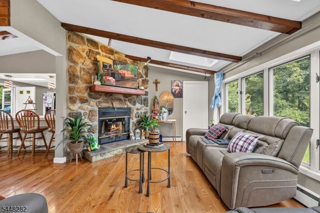 102 Meadow Rd, Hampton Twp., NJ 07860