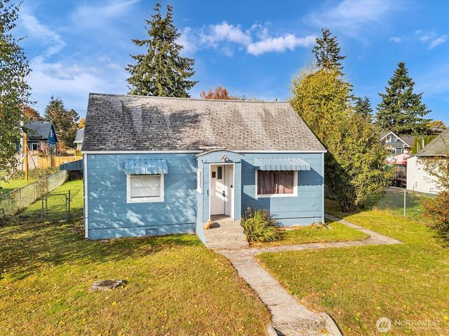 2426 Pine Street, Everett, WA 98201