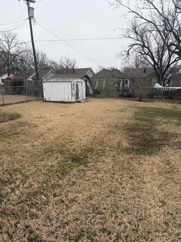 1409 W Cave Springs Ave, El Dorado, KS 67042