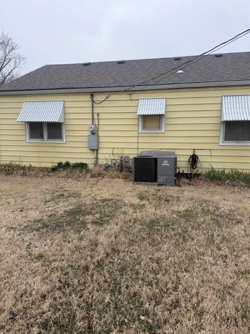 1409 W Cave Springs Ave, El Dorado, KS 67042