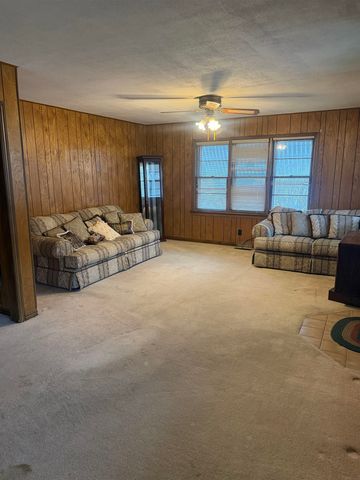 1409 W Cave Springs Ave, El Dorado, KS 67042