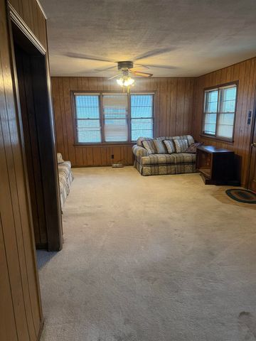 1409 W Cave Springs Ave, El Dorado, KS 67042