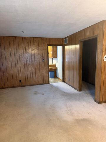 1409 W Cave Springs Ave, El Dorado, KS 67042