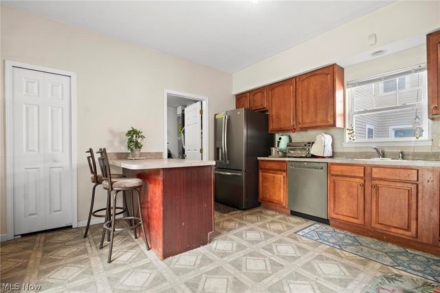 4982 Penny Lane, North Olmsted, OH 44070