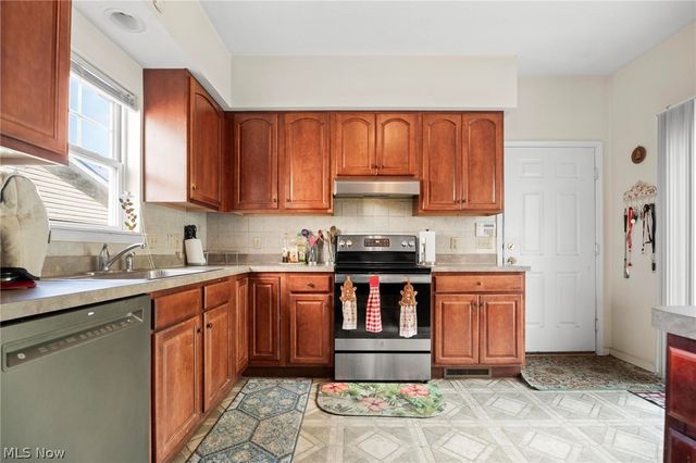 4982 Penny Lane, North Olmsted, OH 44070
