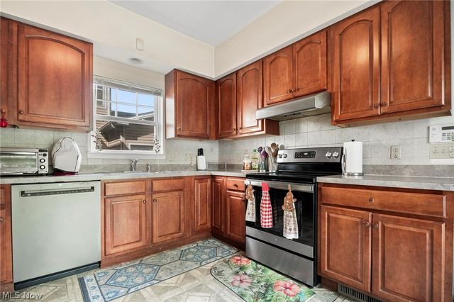 4982 Penny Lane, North Olmsted, OH 44070