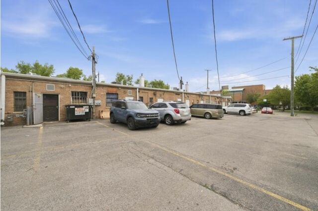5337 W Devon Avenue, Chicago, IL 60646