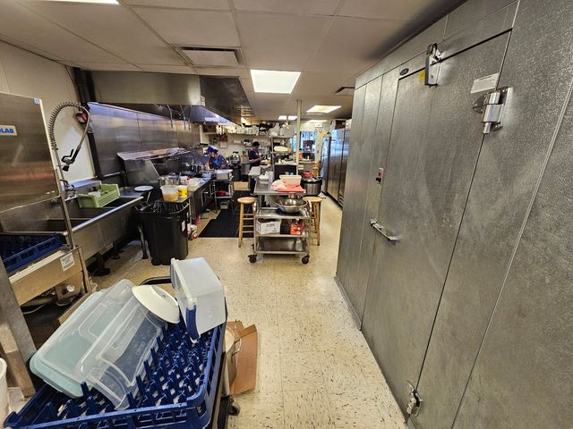 5337 W Devon Avenue, Chicago, IL 60646