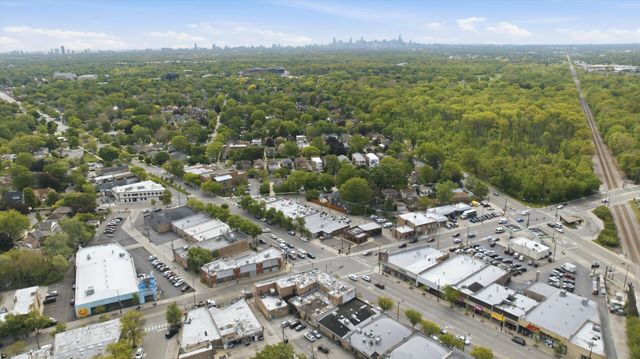 5337 W Devon Avenue, Chicago, IL 60646