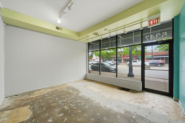5337 W Devon Avenue, Chicago, IL 60646