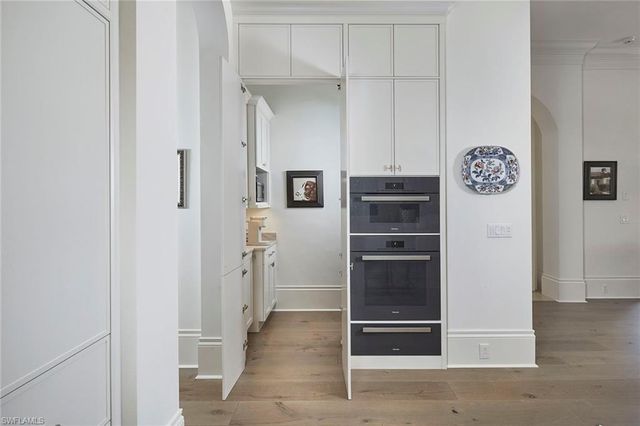 2220 Miramonte CT, Naples, FL 34105