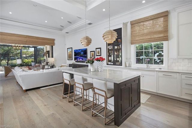 2220 Miramonte CT, Naples, FL 34105