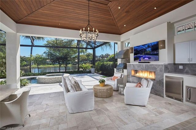 2220 Miramonte CT, Naples, FL 34105