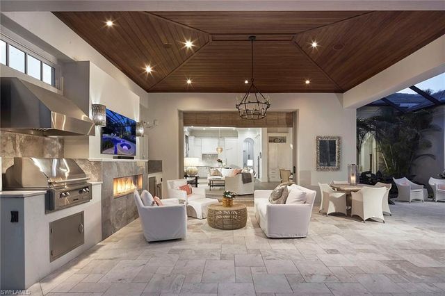 2220 Miramonte CT, Naples, FL 34105