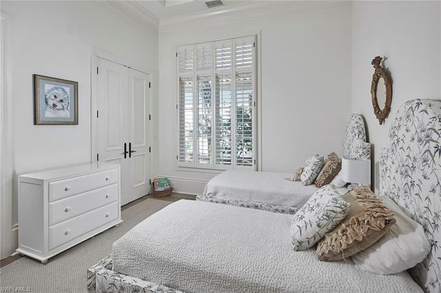 2220 Miramonte CT, Naples, FL 34105