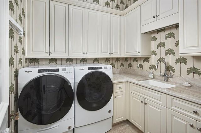 2220 Miramonte CT, Naples, FL 34105