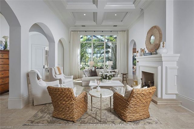 2220 Miramonte CT, Naples, FL 34105