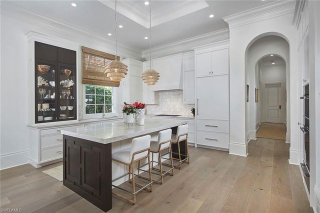 2220 Miramonte CT, Naples, FL 34105