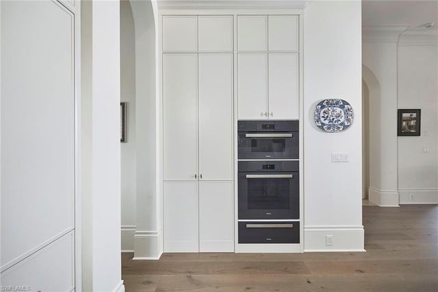 2220 Miramonte CT, Naples, FL 34105