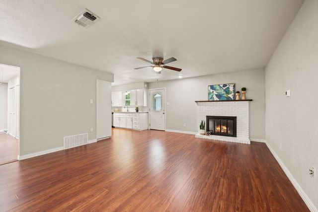 652 Oak Drive, Hurst, TX 76053