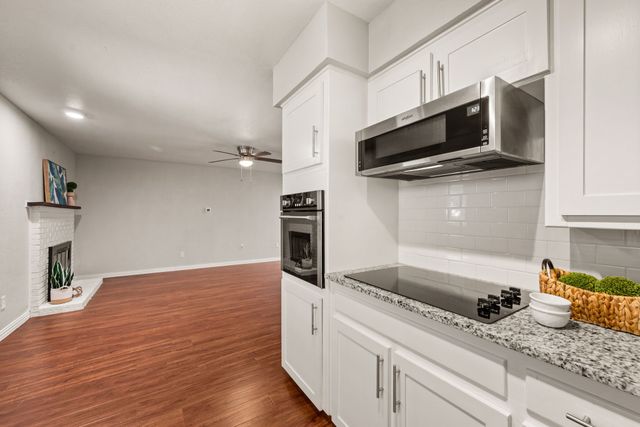 652 Oak Drive, Hurst, TX 76053