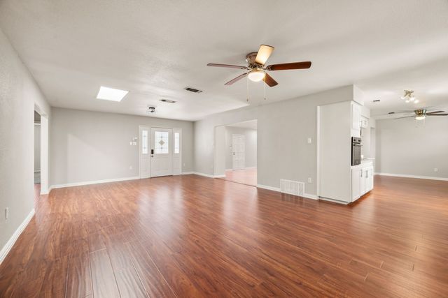 652 Oak Drive, Hurst, TX 76053
