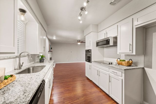 652 Oak Drive, Hurst, TX 76053