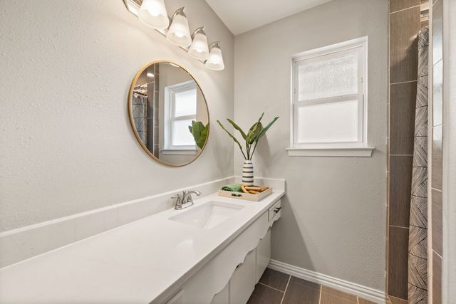 652 Oak Drive, Hurst, TX 76053